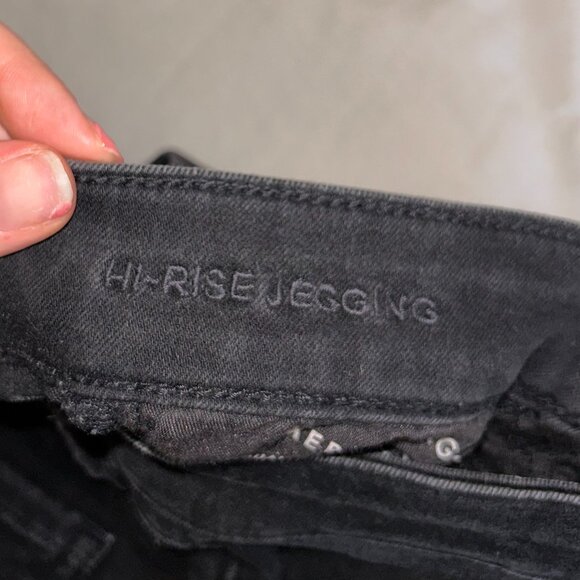 American Eagle Black Distressed Hi-Rise Skinny Jegging - Picture 6 of 7